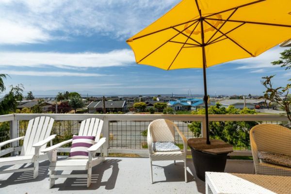 Sunny Whidbey Beach House w/ view of Puget Sound