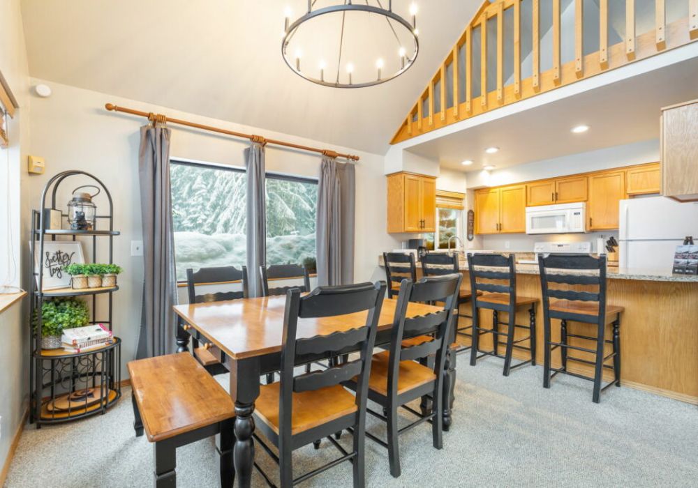 Enjoy the large dinning table with seating for 8 + the 4 breakfast bar stools at the kitchen counter.