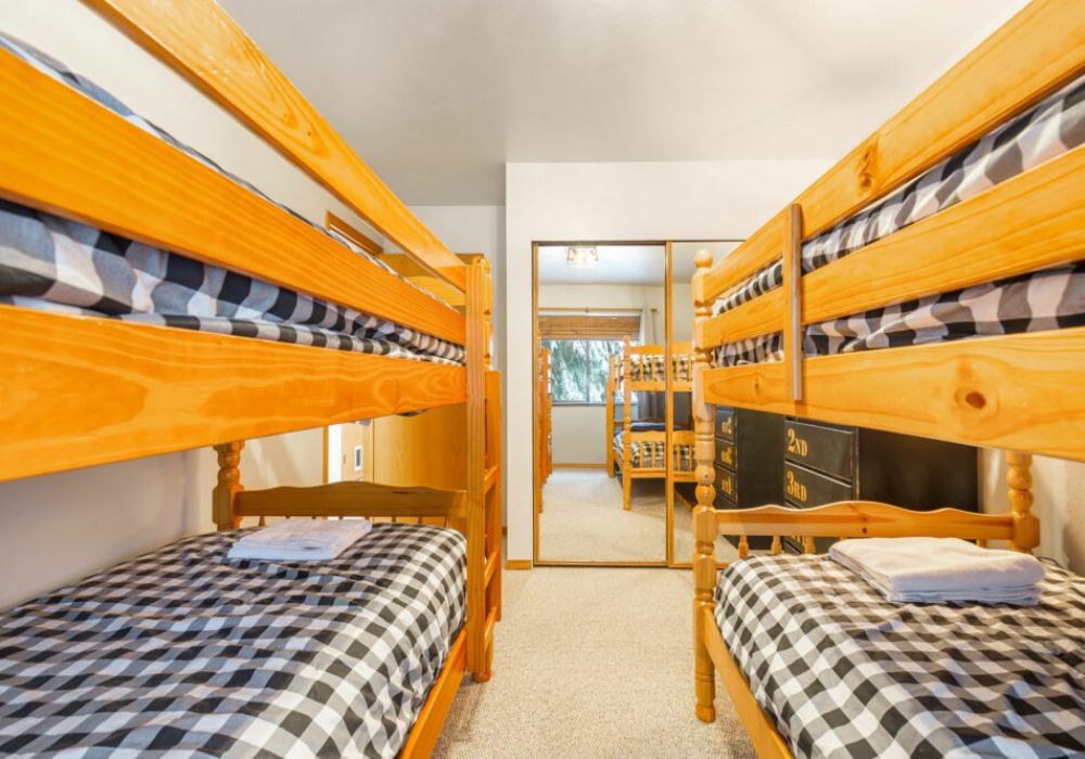 Lots of extra beds with 2 x twin bunk beds.