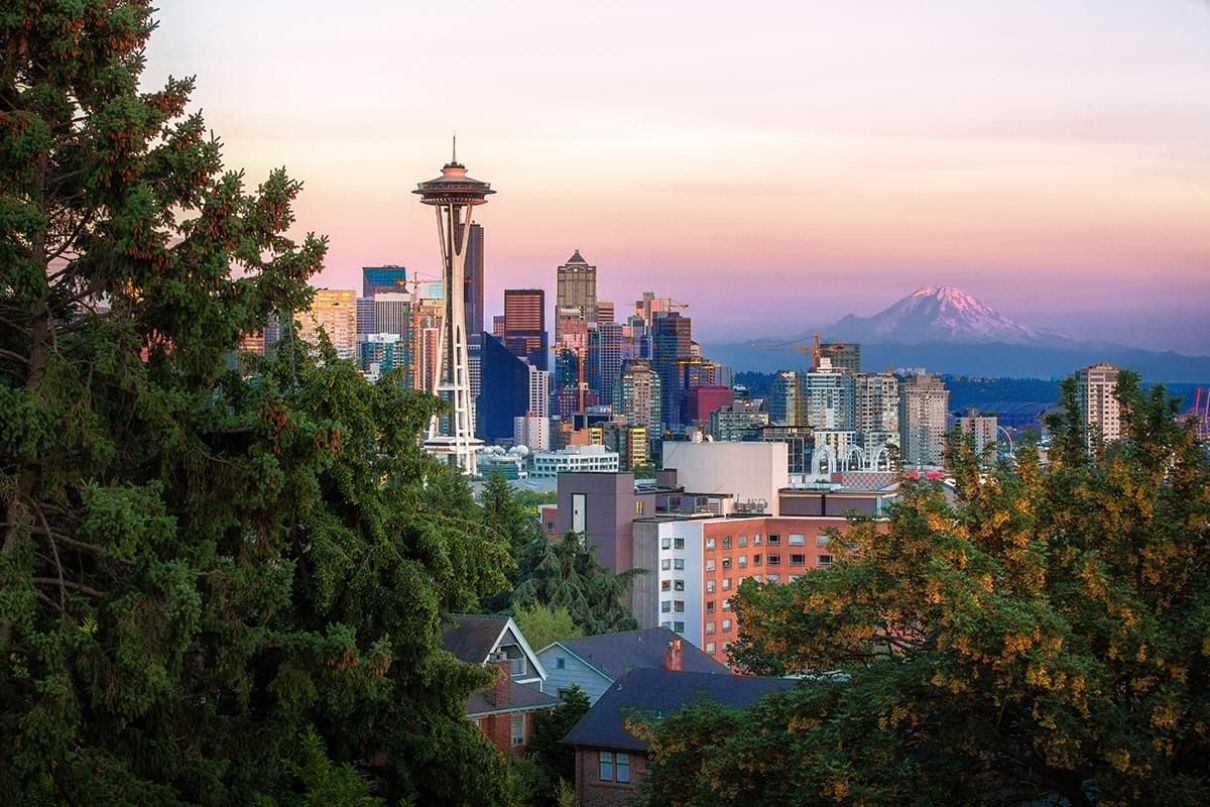 Explore vibrant West Seattle from our expertly managed vacation rental, perfectly positioned for city adventures and local charm in the heart of Seattle.
