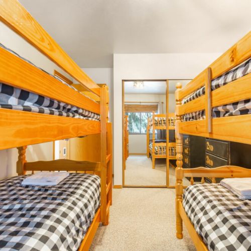 Lots of extra beds with 2 x twin bunk beds.