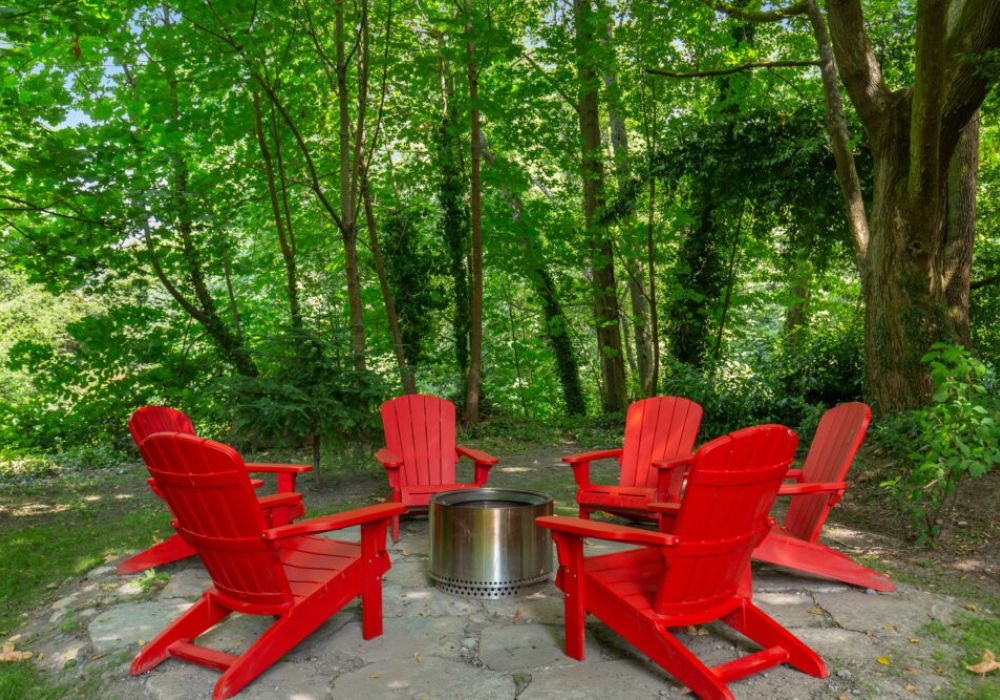 Where city lights fade and nature takes over: experience tranquility by our backyard fire pit.
