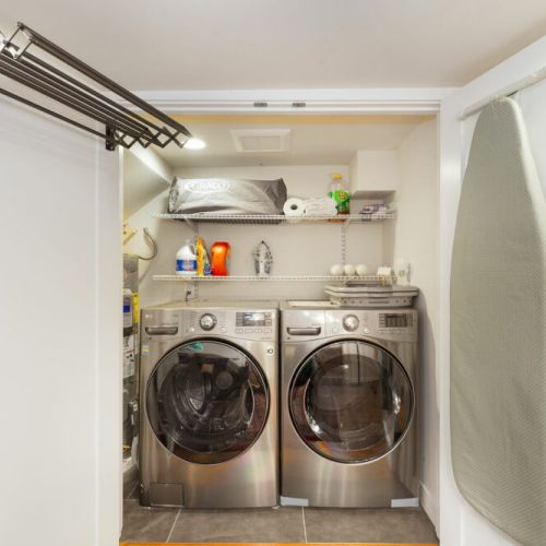 Travel light, stay fresh: our property features a washer and dryer for your convenience and comfort.