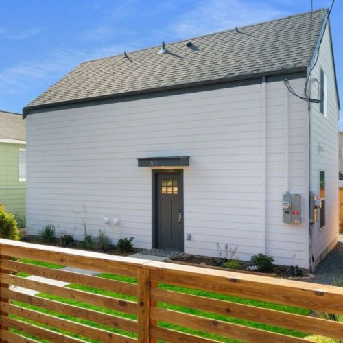 Dreaming of a Seattle escape? Let our stylish Greenwood residence be your home base.