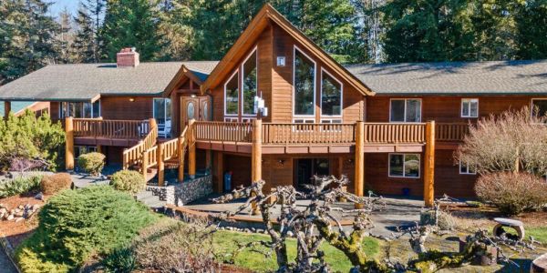 Lodge-Style Retreat | 10 Acres | King Beds
