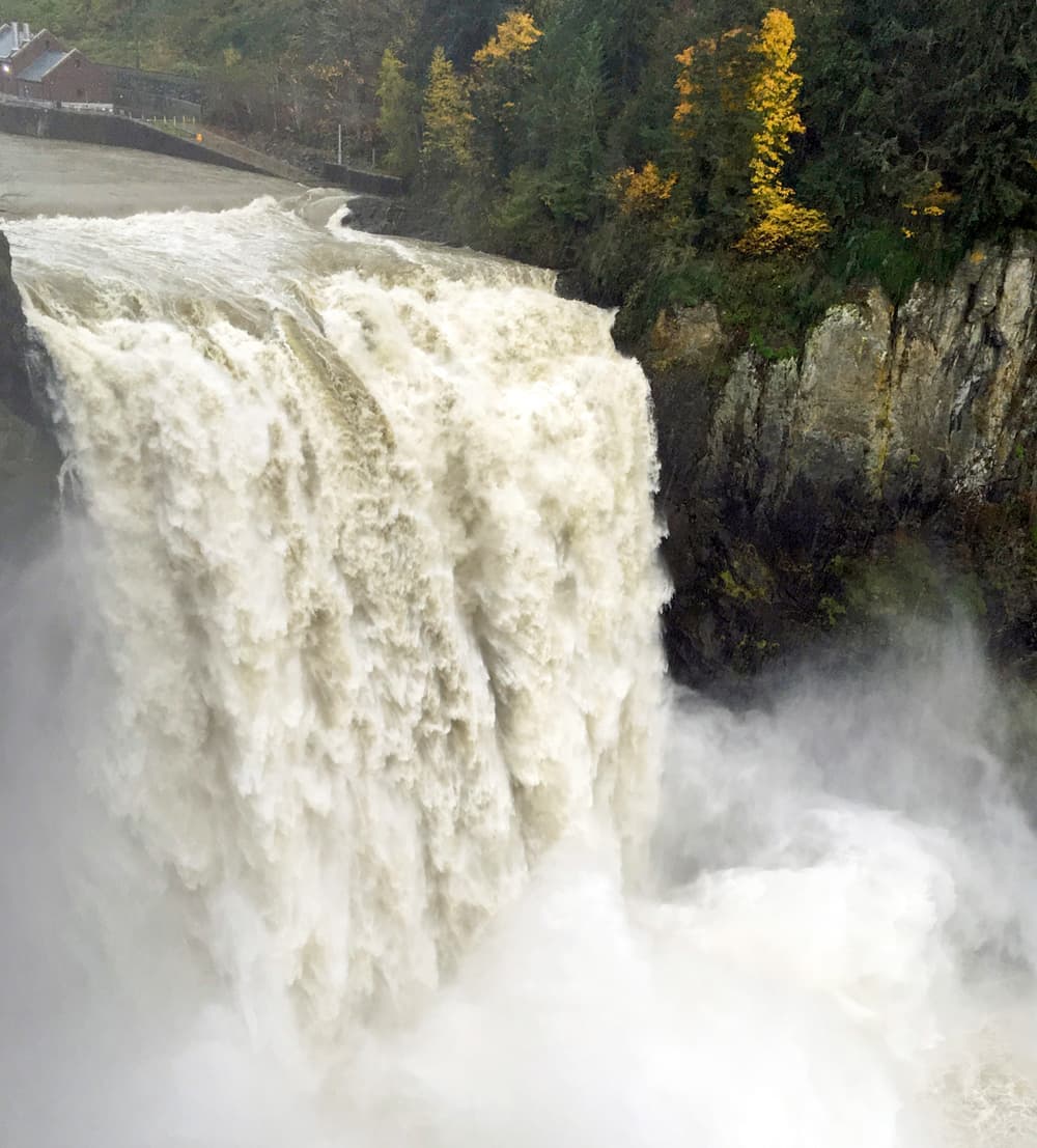 Snoqualmie Falls near our Snoqualmie Pass vacation rental, highlighting the natural beauty guests can enjoy with our expert rental management.
